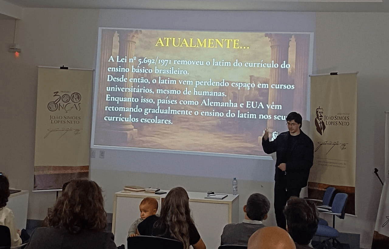 Dia do Livro e Aula aberta de Latim
